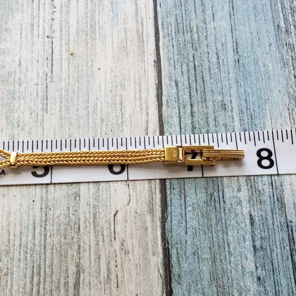 Avon Analog watch. - Picture 10 of 15